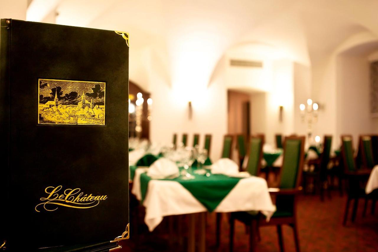 Hotel Schloss Schwarzenfeld ภายนอก รูปภาพ